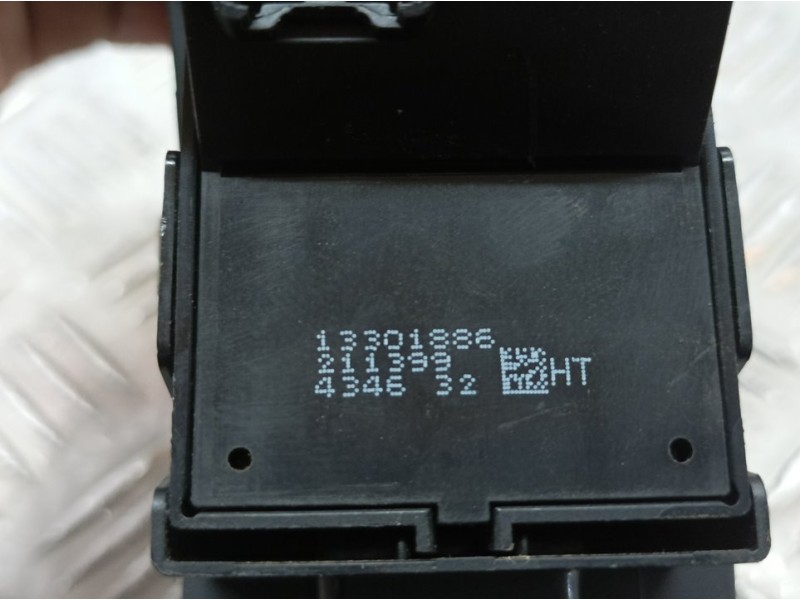 Recambio de mando elevalunas delantero derecho para opel astra j lim. selective referencia OEM IAM 13301886  