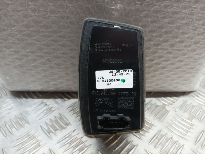 Recambio de luz interior para audi a1 sportback (8xf) attracted referencia OEM IAM 8X0945096  TRAS. DCH MALETERO