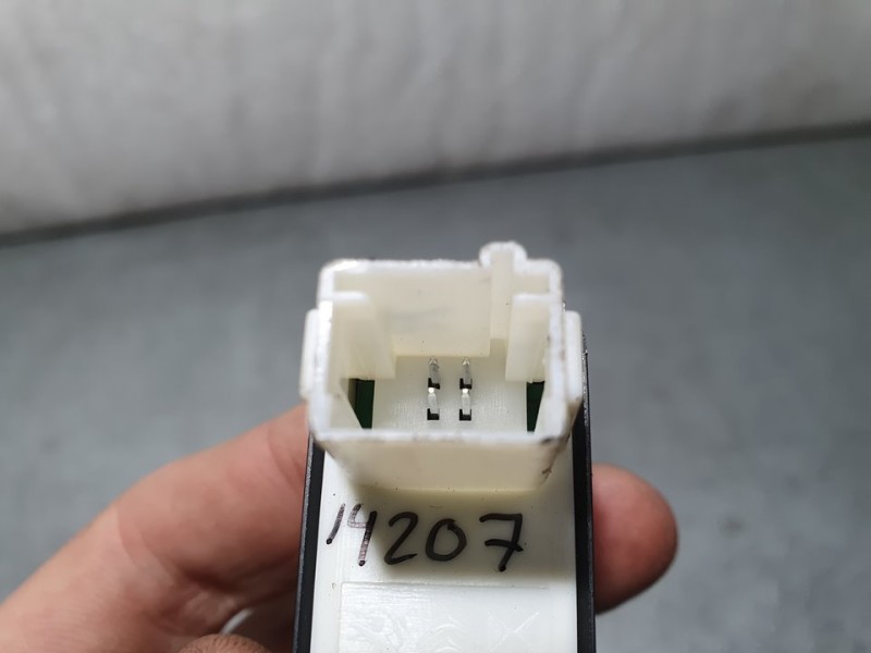 Recambio de mando elevalunas delantero derecho para citroën c4 1.2 12v e-thp pure tech referencia OEM IAM 98044803ZD  