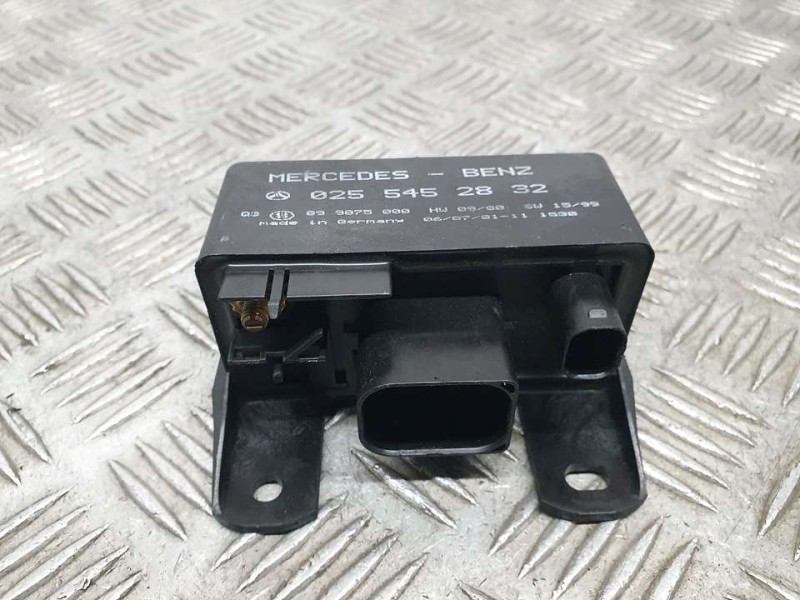 Recambio de caja precalentamiento para mercedes-benz clase a (w168) 170 cdi (168.009) referencia OEM IAM 0255452832 899075000 