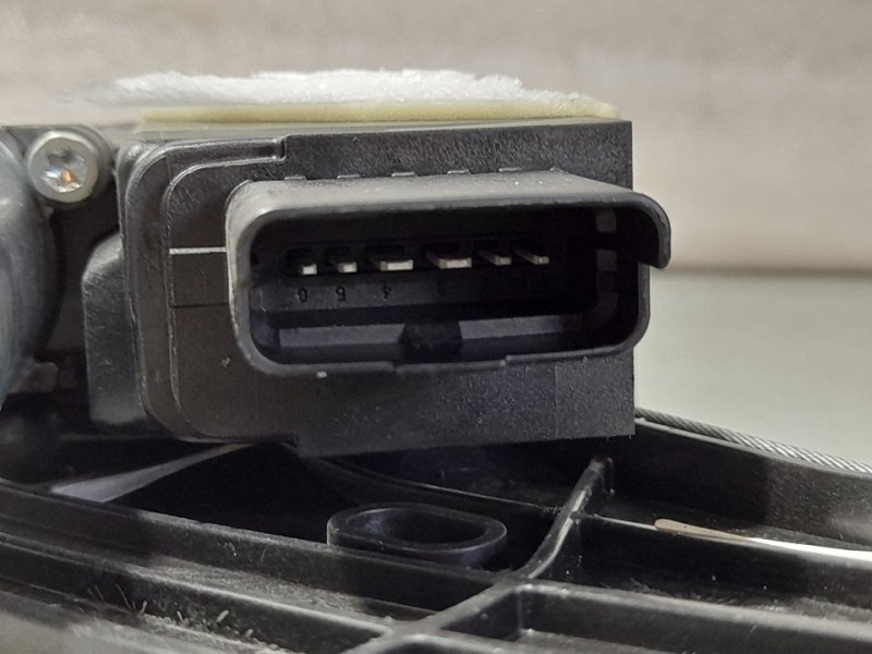 Recambio de elevalunas trasero izquierdo para peugeot 3008 allure referencia OEM IAM 9830389080  ELECTRICO 6 PINES