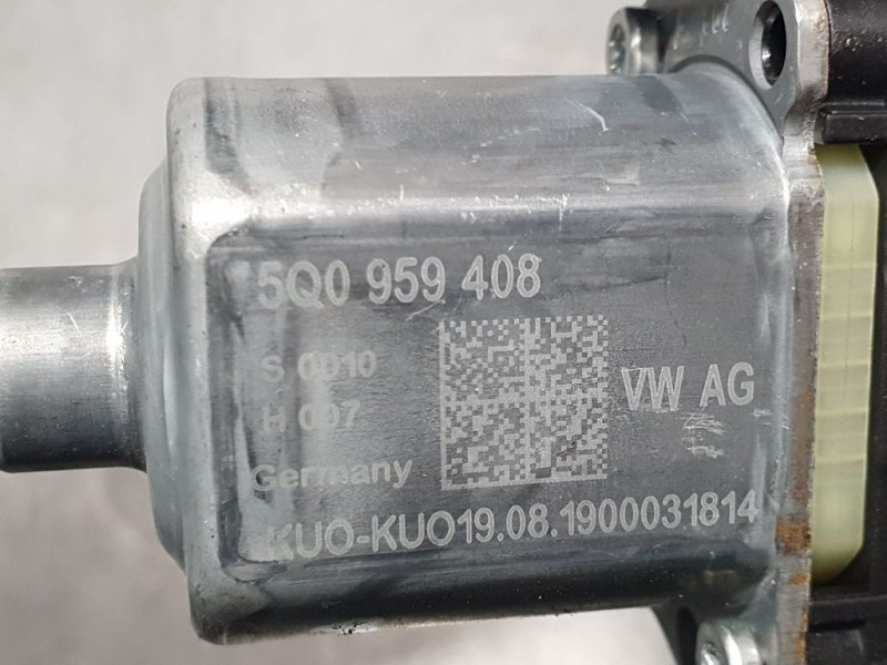 Recambio de motor elevalunas trasero derecho para volkswagen golf vii lim. (bq1) e-golf referencia OEM IAM 5Q0959408  