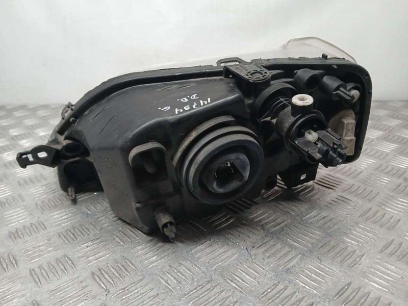 Recambio de faro derecho para dacia logan express ambiance referencia OEM IAM 6001546789  