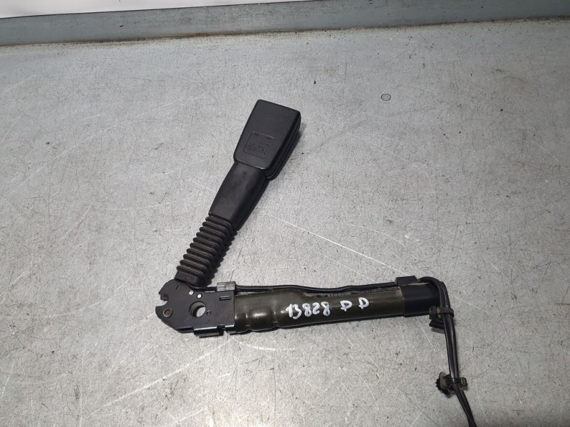 Recambio de pretensor airbag derecho para bmw serie 1 berlina (e81/e87) 120d referencia OEM IAM  95021 TRW