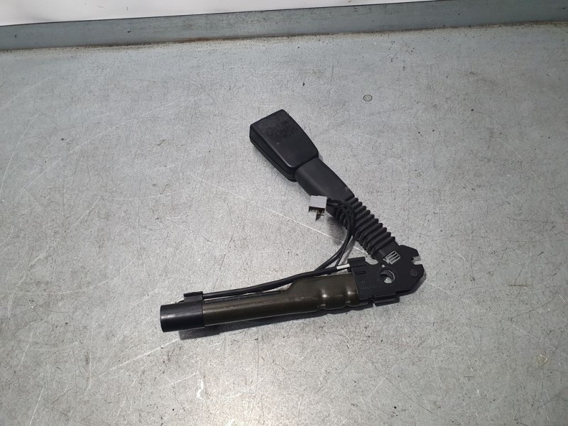 Recambio de pretensor airbag derecho para bmw serie 1 berlina (e81/e87) 120d referencia OEM IAM  95021 TRW