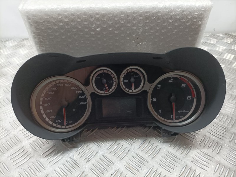 Recambio de cuadro instrumentos para alfa romeo mito (145) distinctive referencia OEM IAM 50517154 A2C53357411 VDO