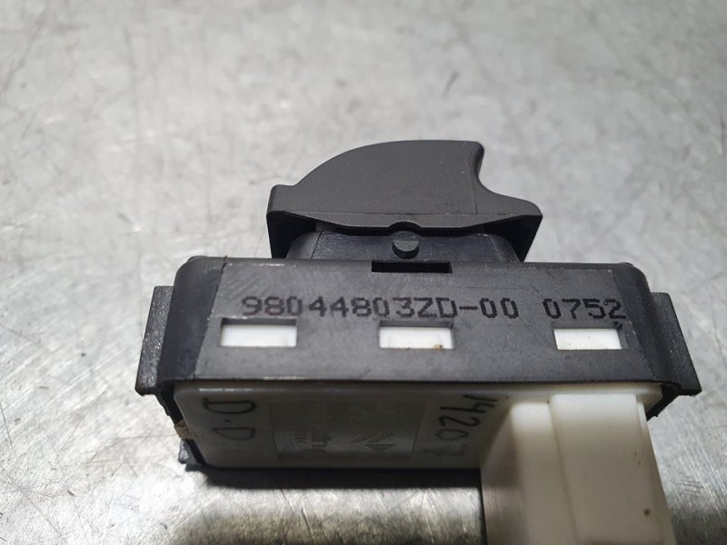 Recambio de mando elevalunas delantero derecho para citroën c4 1.2 12v e-thp pure tech referencia OEM IAM 98044803ZD  