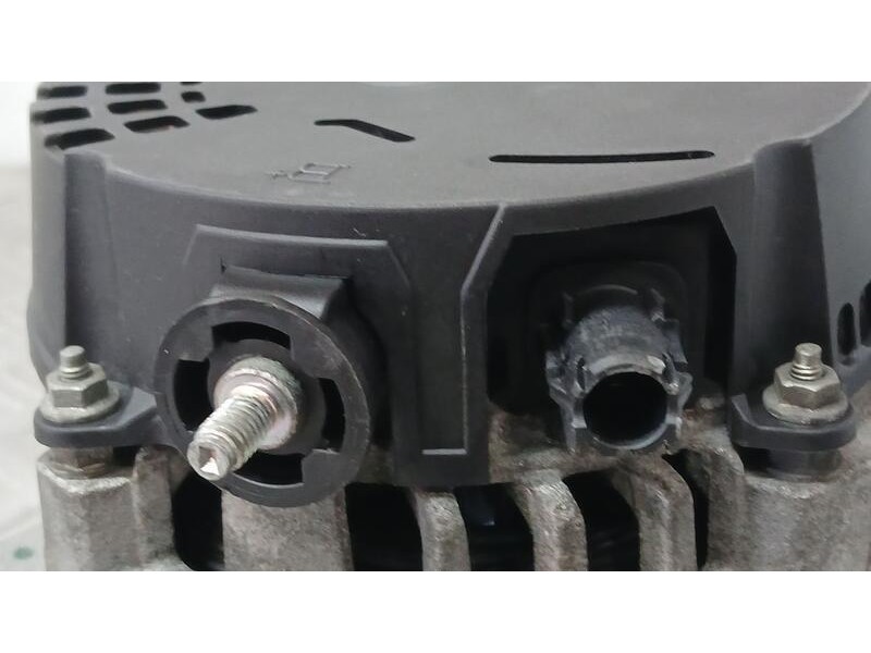 Recambio de alternador para toyota auris active referencia OEM IAM 270600T190 DENSO MS1012101750