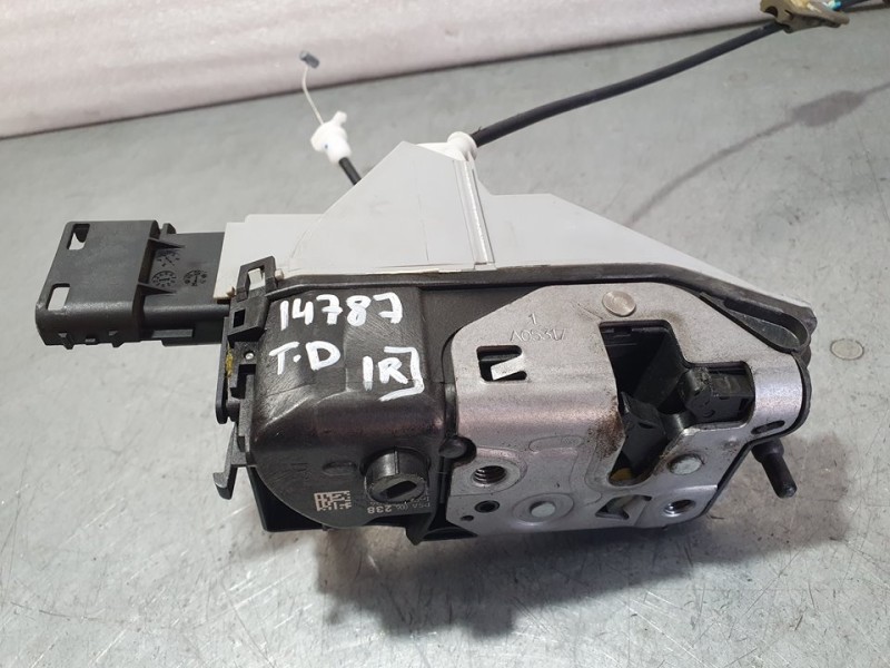 Recambio de cerradura puerta trasera derecha para peugeot 3008 style referencia OEM IAM 1113M1476I1  6 PINES