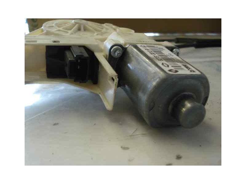 Recambio de elevalunas trasero izquierdo para renault fluence expression referencia OEM IAM 827310012R  BROSE