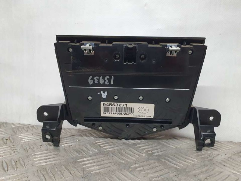 Recambio de mando radio para chevrolet cruze lt referencia OEM IAM 94563271  