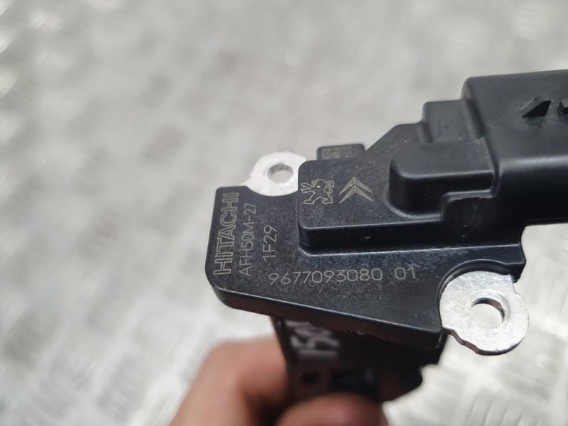 Recambio de caudalimetro para peugeot 208 (p2) active referencia OEM IAM 9677093080 AFH50M27 HITACHI