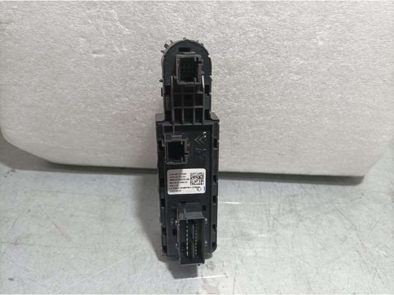 Recambio de mando elevalunas delantero izquierdo para citroën c4 1.2 12v e-thp pure tech referencia OEM IAM 98421760ZD 10519772 