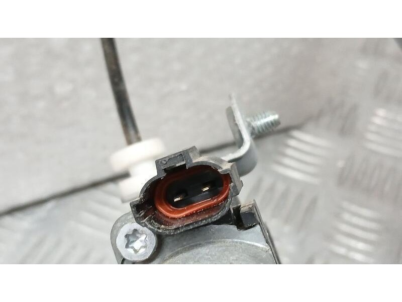 Recambio de elevalunas trasero derecho para ssangyong rodius referencia OEM IAM 7334021001 ELECTRICO 2 PINS 