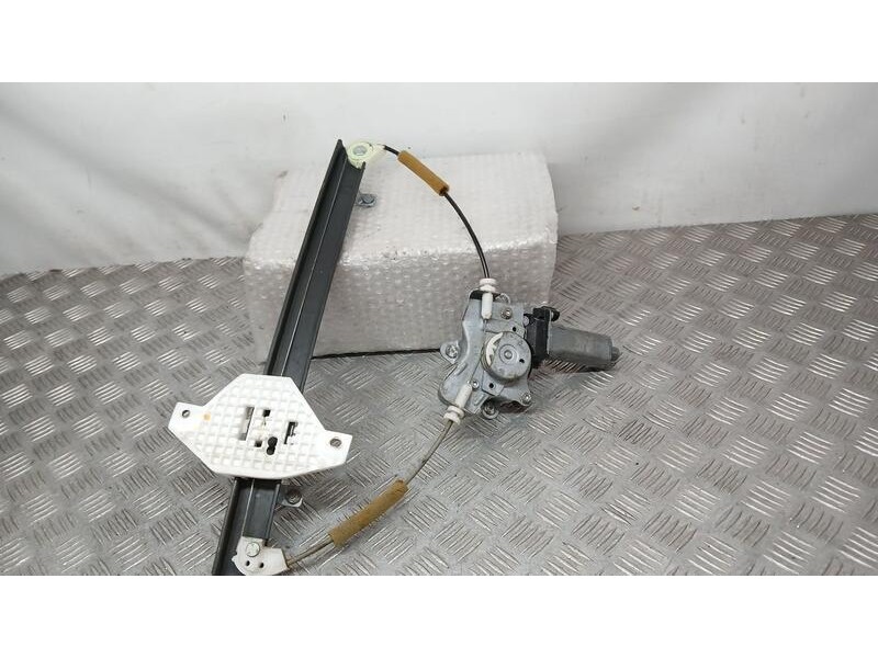 Recambio de elevalunas trasero derecho para ssangyong rodius referencia OEM IAM 7334021001 ELECTRICO 2 PINS 
