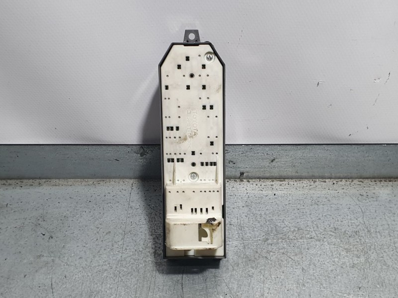 Recambio de mando elevalunas delantero izquierdo para toyota auris luna referencia OEM IAM 8482002230  