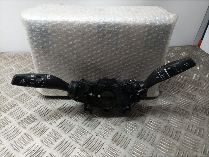 Recambio de mando luces y limpia para kia stonic (ybcuv) black edition referencia OEM IAM 93404D4962  