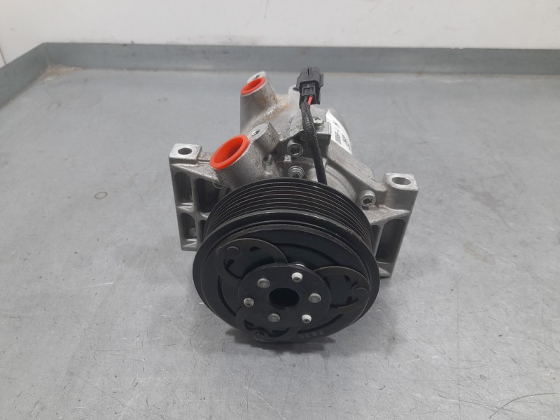 Recambio de compresor aire acondicionado para dacia sandero confort referencia OEM IAM 926008469R  
