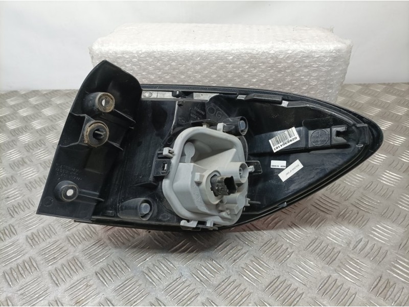 Recambio de piloto trasero izquierdo para renault captur life referencia OEM IAM 265557367R  EXTERIOR