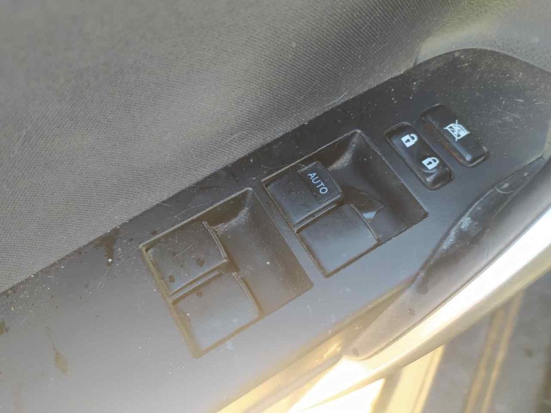 Recambio de mando elevalunas delantero izquierdo para toyota auris active referencia OEM IAM 8482002320  
