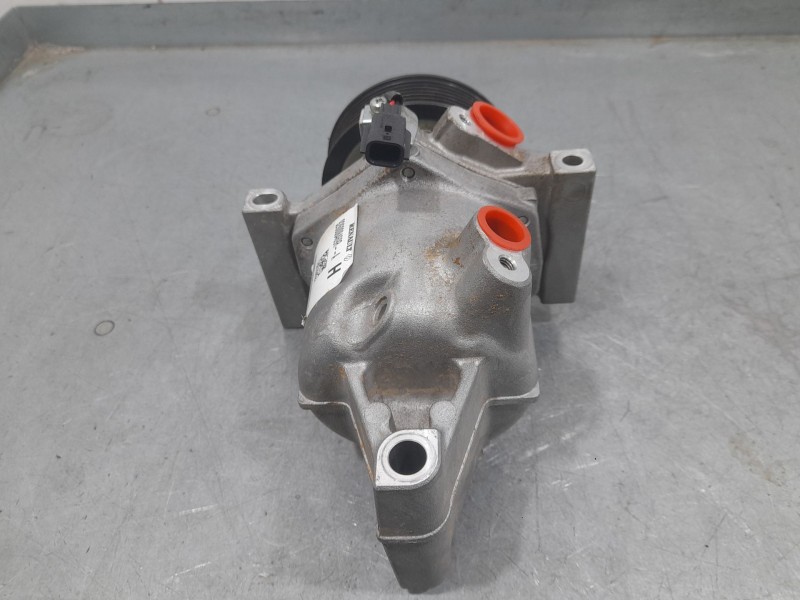 Recambio de compresor aire acondicionado para dacia sandero confort referencia OEM IAM 926008469R  