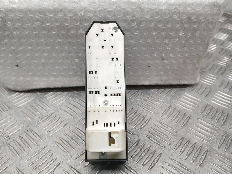 Recambio de mando elevalunas delantero izquierdo para toyota auris active referencia OEM IAM 8482002320  