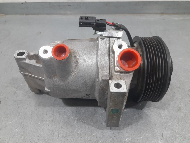 Recambio de compresor aire acondicionado para dacia sandero confort referencia OEM IAM 926008469R  