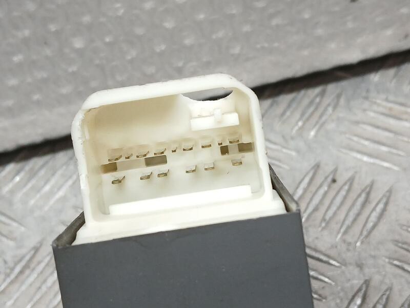 Recambio de mando elevalunas delantero izquierdo para toyota auris active referencia OEM IAM 8482002320  