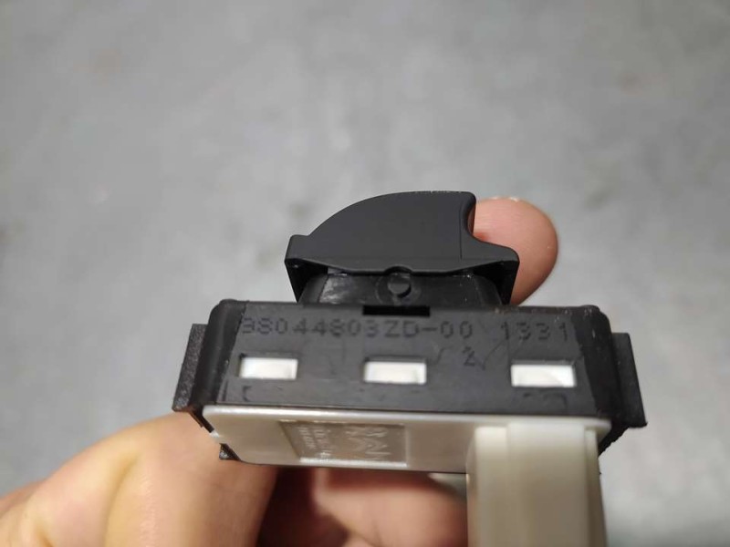 Recambio de mando elevalunas trasero derecho para opel mokka gs line referencia OEM IAM 98044803ZD  