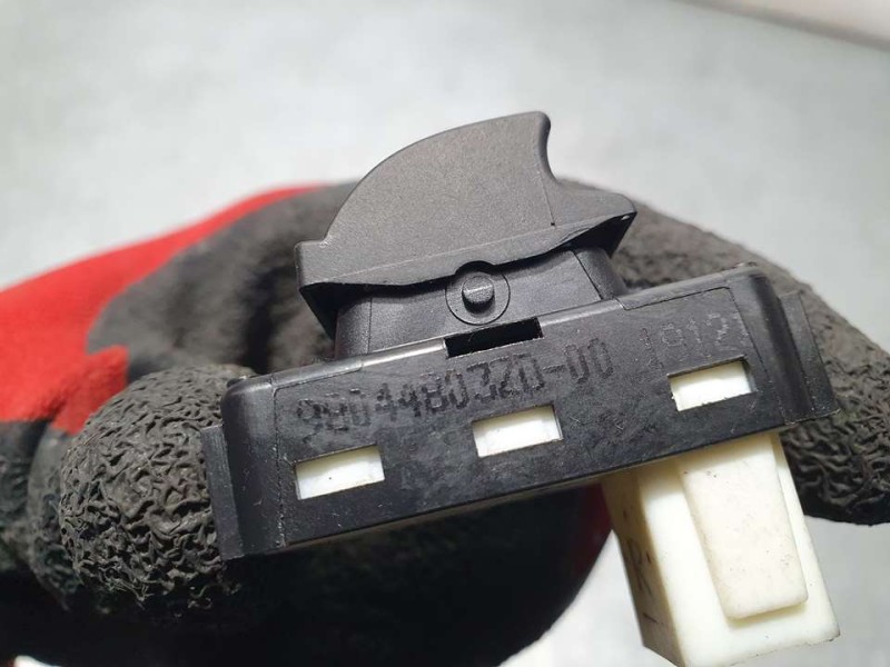 Recambio de mando elevalunas delantero derecho para peugeot 208 (p2) active referencia OEM IAM 98044803ZD  