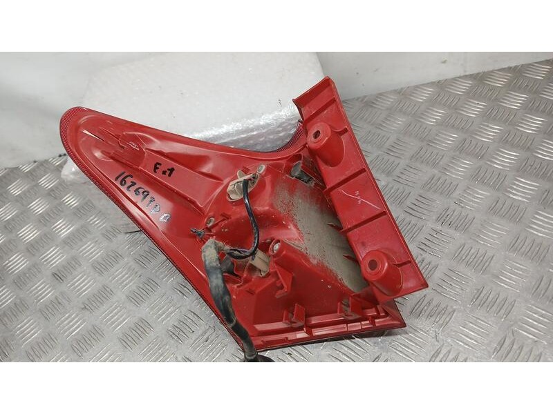 Recambio de piloto trasero derecho exterior para toyota auris active referencia OEM IAM 8155102740  EXTERIOR