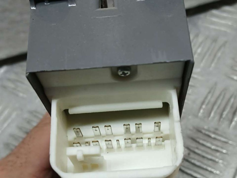 Recambio de mando elevalunas delantero izquierdo para toyota yaris active referencia OEM IAM 848200D200  