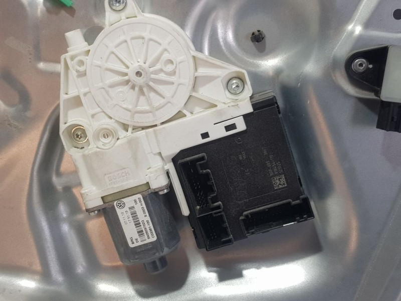 Recambio de elevalunas delantero derecho para volkswagen tiguan (5n2) advance bluemotion referencia OEM IAM 5N1837730G 910213140