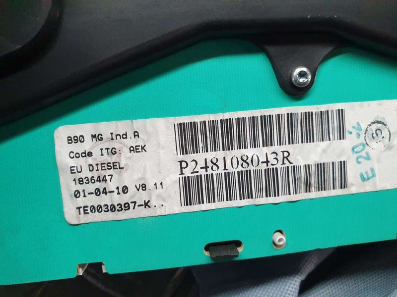 Recambio de cuadro instrumentos para dacia sandero básico referencia OEM IAM P248108043R TE0030397K RAYADO