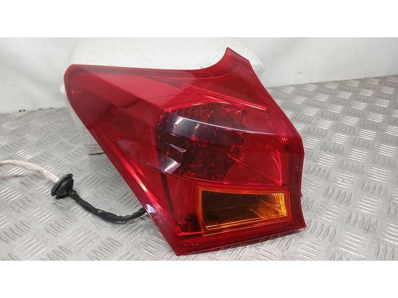 Recambio de piloto trasero izquierdo exterior para toyota auris active referencia OEM IAM 8156102740  EXTERIOR