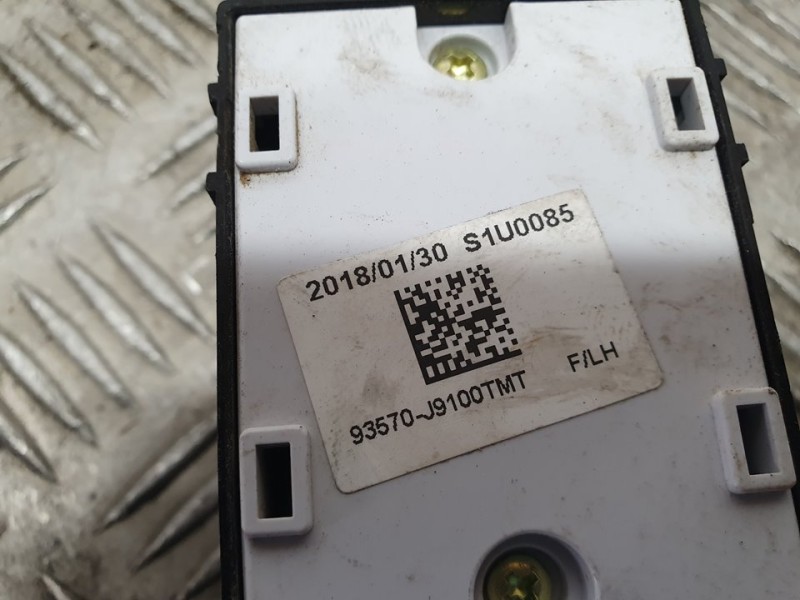 Recambio de mando elevalunas delantero izquierdo para hyundai kona pure referencia OEM IAM 93570J9100TMT  