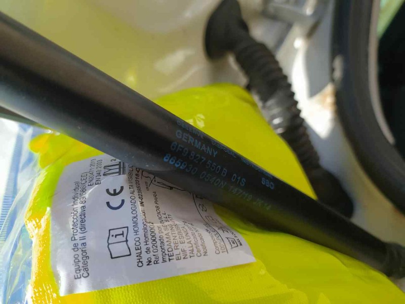 Recambio de amortiguadores maletero / porton para seat arona style edition referencia OEM IAM 6F9827550B  