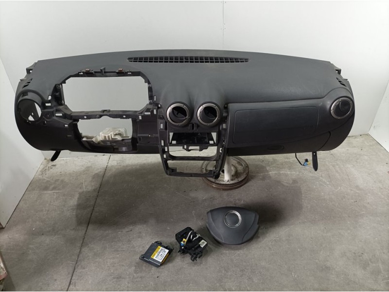 Recambio de kit airbag para dacia sandero básico referencia OEM IAM 8200823307  C/ SALPICADERO ROZADO AIREADORES ROTOS