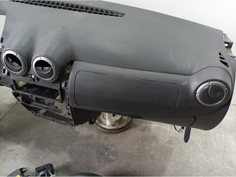 Recambio de kit airbag para dacia sandero básico referencia OEM IAM 8200823307  C/ SALPICADERO ROZADO AIREADORES ROTOS