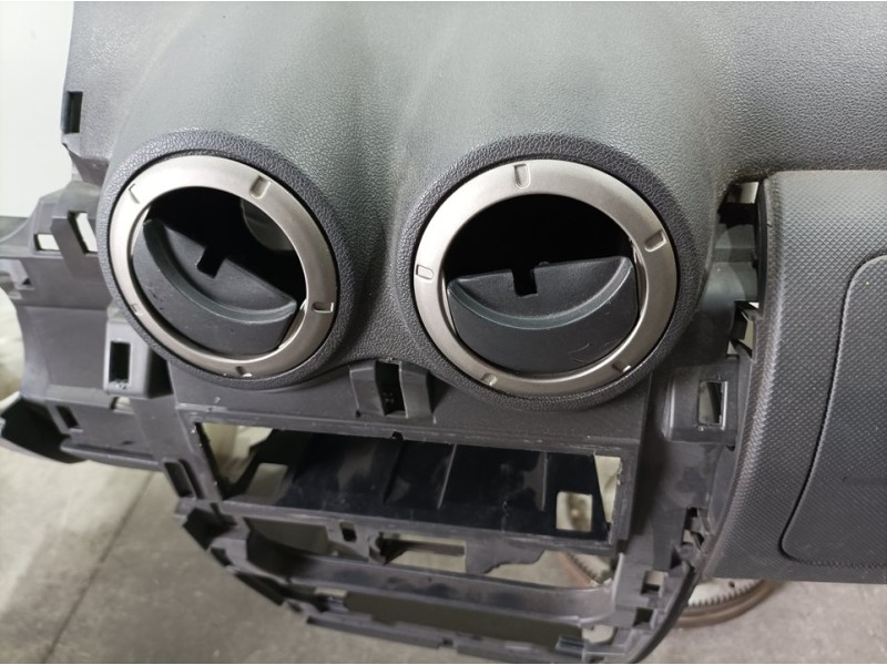 Recambio de kit airbag para dacia sandero básico referencia OEM IAM 8200823307  C/ SALPICADERO ROZADO AIREADORES ROTOS