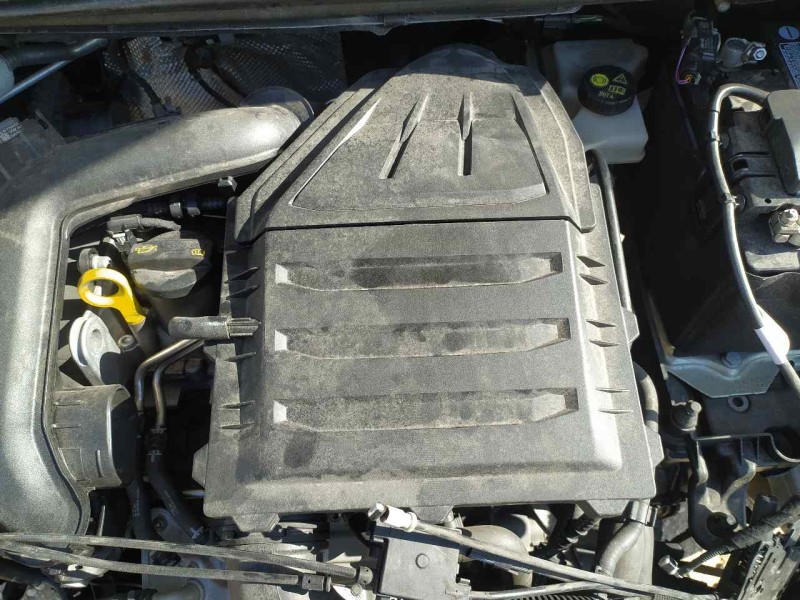 Recambio de carcasa filtro aire para seat arona style edition referencia OEM IAM 04C129601M  