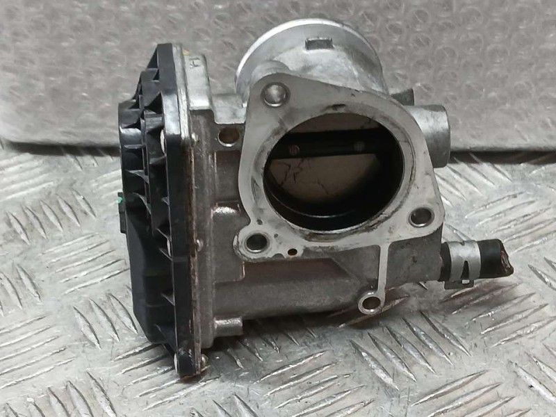 Recambio de caja mariposa para toyota yaris active referencia OEM IAM 220300Y0110  