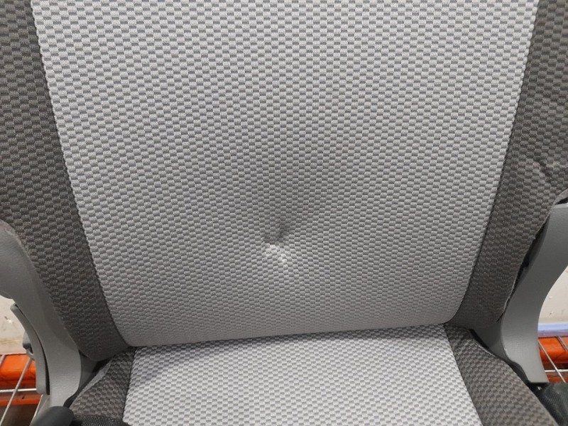 Recambio de asiento trasero derecho para toyota hi-ace referencia OEM IAM  RECLINABLE 3ª FILA CINTURON CORTADO