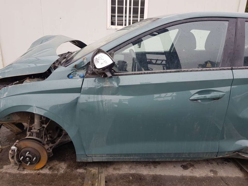 Recambio de puerta delantera izquierda para hyundai i20 klass referencia OEM IAM 76003Q0000  MUY TOCADA