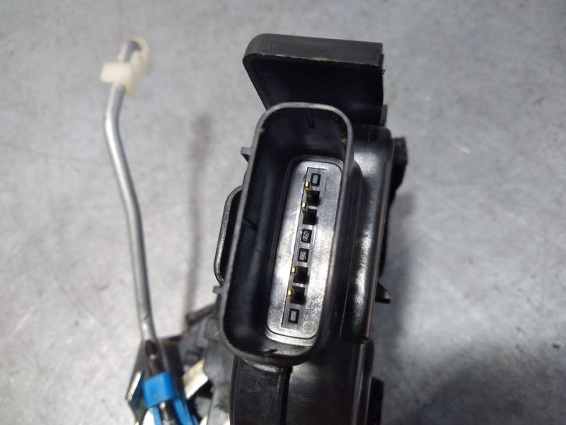 Recambio de cerradura puerta delantera derecha para kia stonic (ybcuv) concept referencia OEM IAM 81320H8050IEK  4 PINES