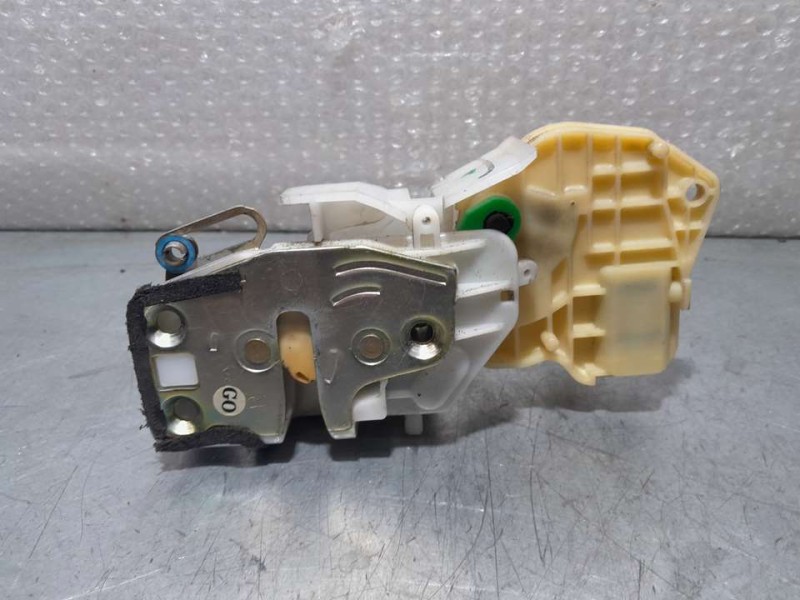 Recambio de cerradura puerta trasera derecha para honda cr-v (rd8) es referencia OEM IAM 72612S9AG01  