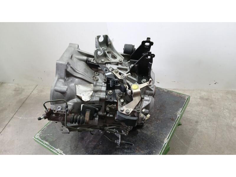 Recambio de caja cambios para toyota avensis (t27) advance referencia OEM IAM 3111520081  6 VELOCIDADES