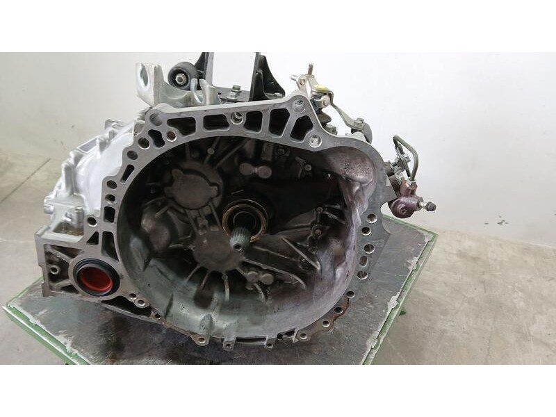 Recambio de caja cambios para toyota avensis (t27) advance referencia OEM IAM 3111520081  6 VELOCIDADES