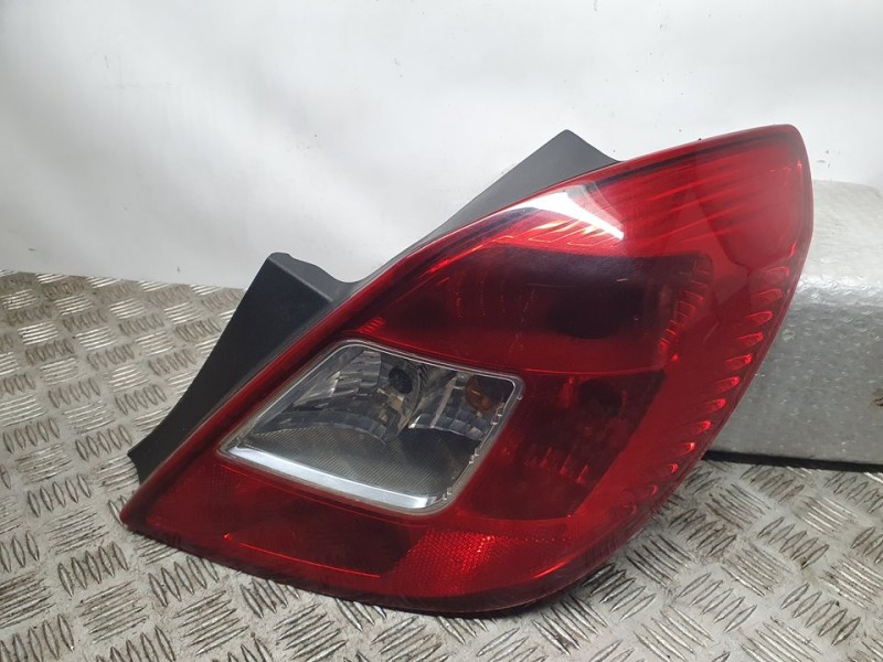 Recambio de piloto trasero derecho para opel corsa d cosmo referencia OEM IAM 13188046 89038959 VALEO