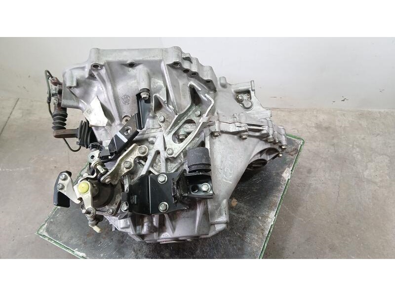 Recambio de caja cambios para toyota avensis (t27) advance referencia OEM IAM 3111520081  6 VELOCIDADES